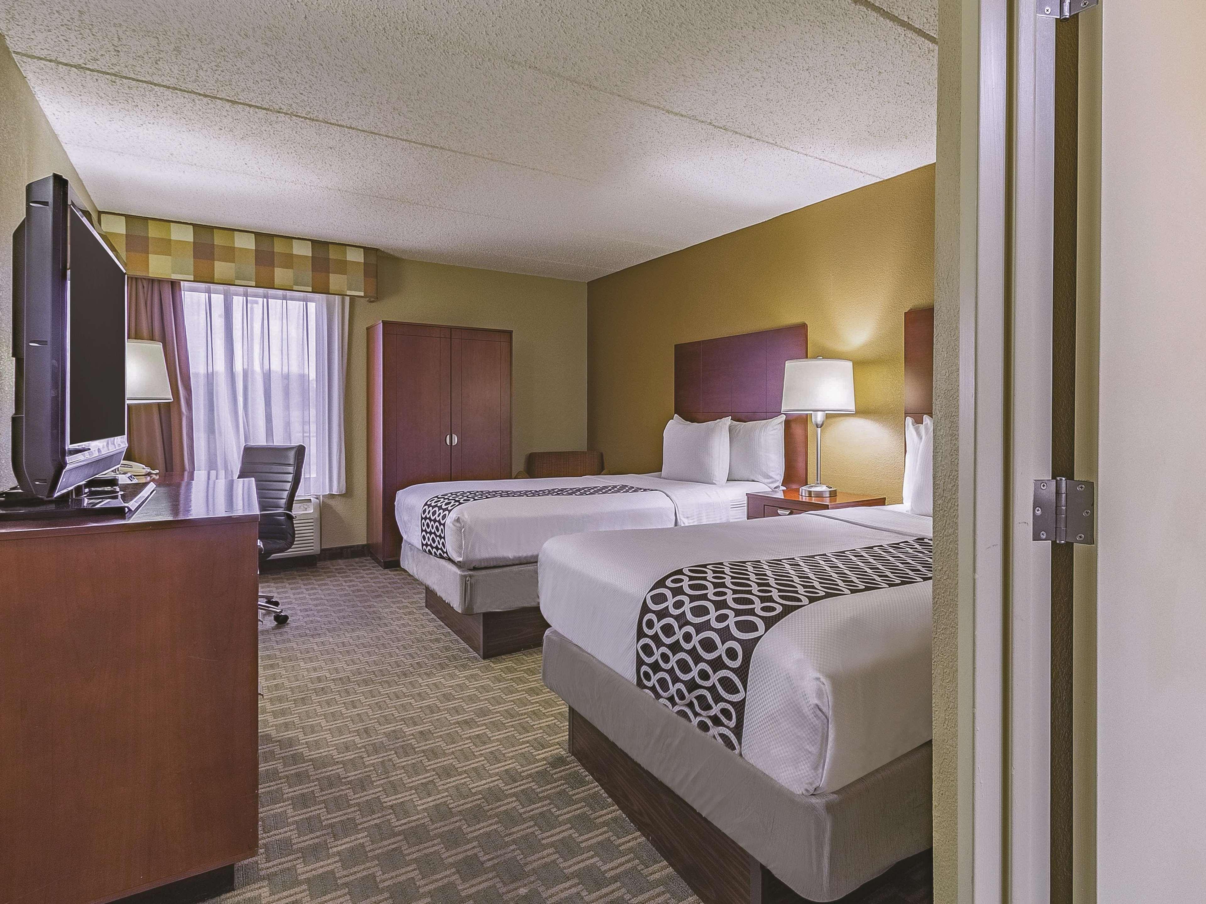 La Quinta By Wyndham Cleveland Airport West Hotel North Olmsted Bagian luar foto