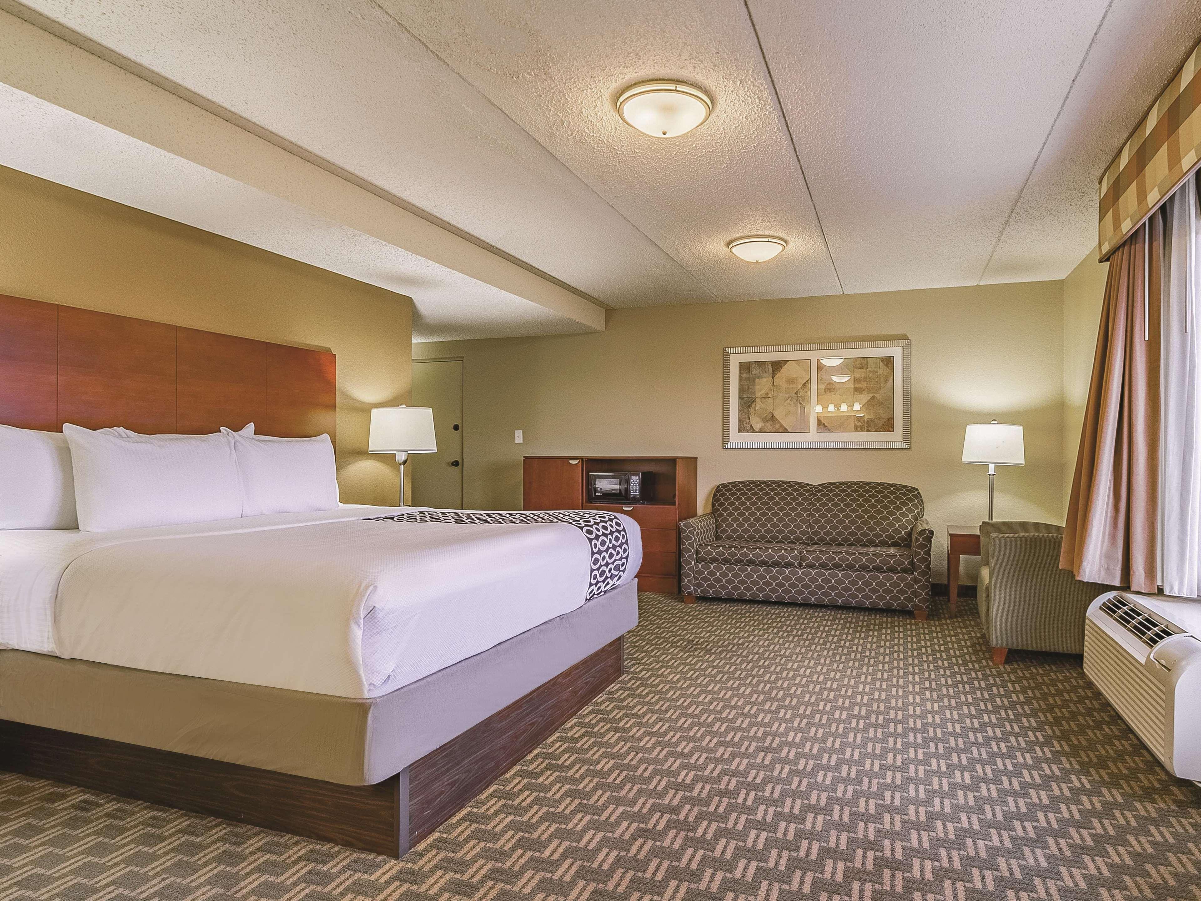 La Quinta By Wyndham Cleveland Airport West Hotel North Olmsted Bagian luar foto