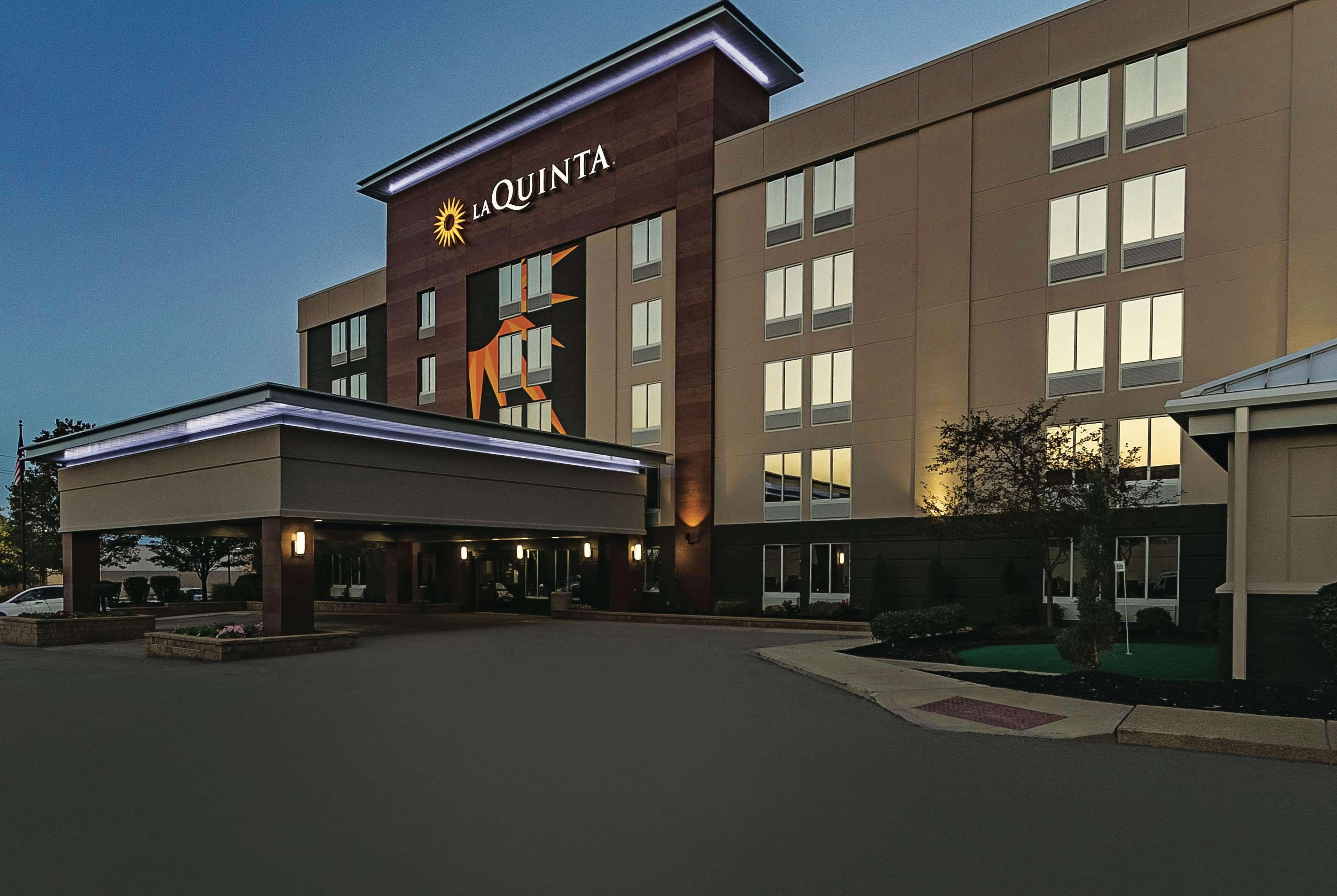 La Quinta By Wyndham Cleveland Airport West Hotel North Olmsted Bagian luar foto