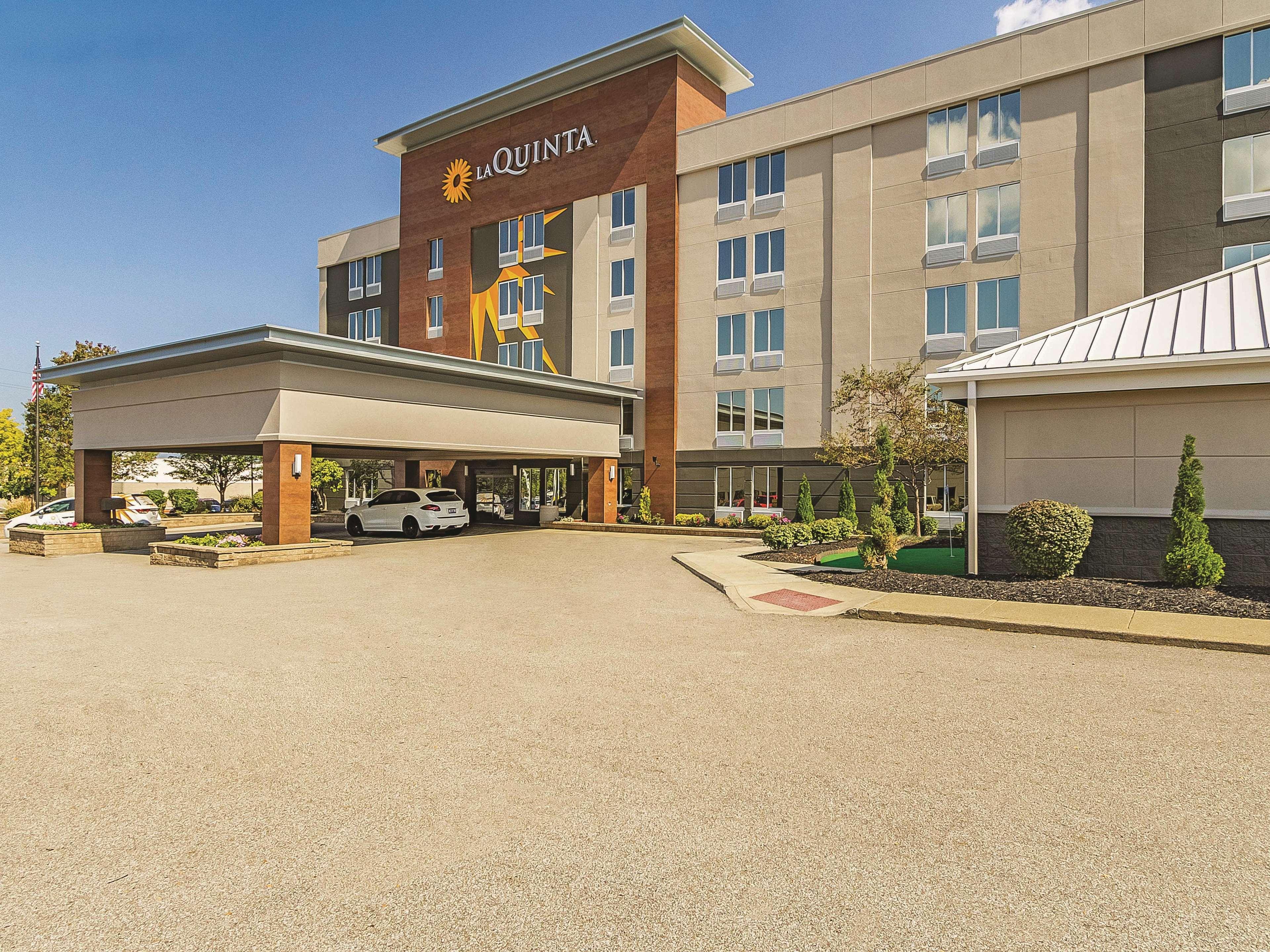 La Quinta By Wyndham Cleveland Airport West Hotel North Olmsted Bagian luar foto