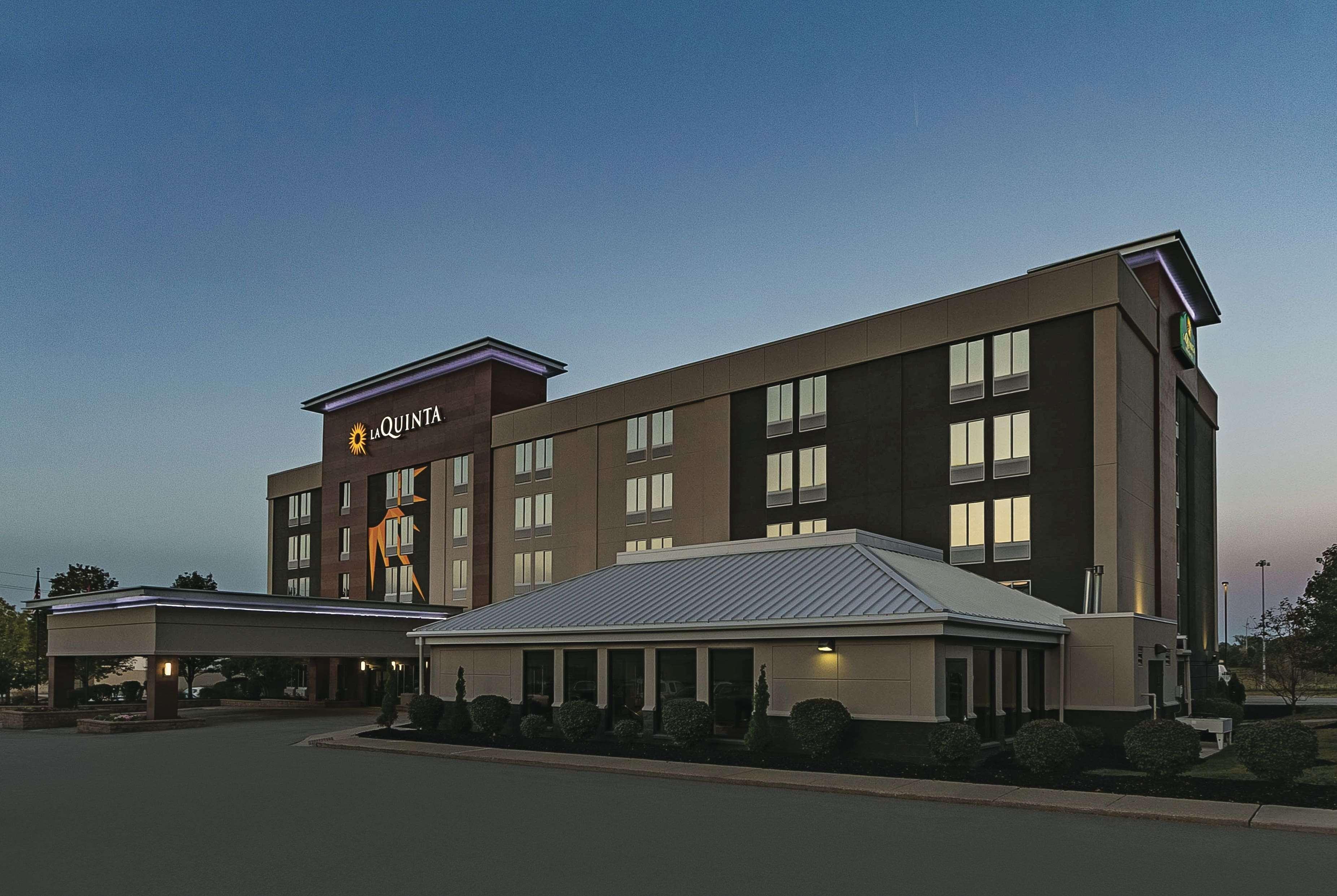 La Quinta By Wyndham Cleveland Airport West Hotel North Olmsted Bagian luar foto
