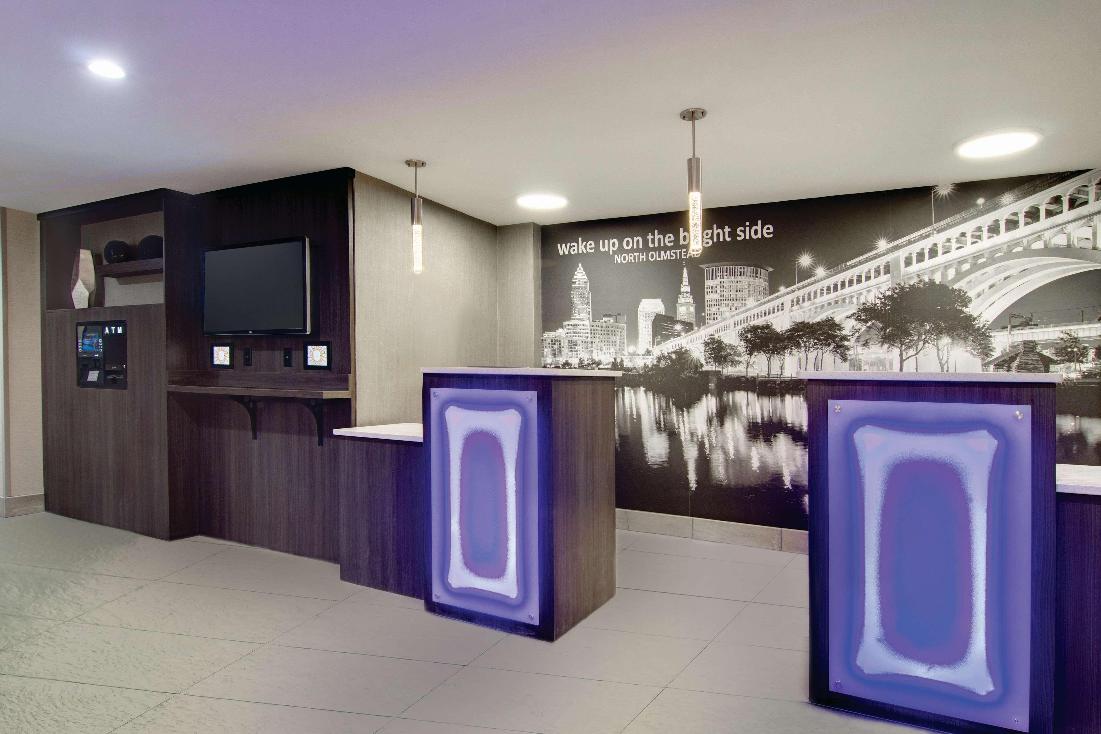 La Quinta By Wyndham Cleveland Airport West Hotel North Olmsted Bagian luar foto