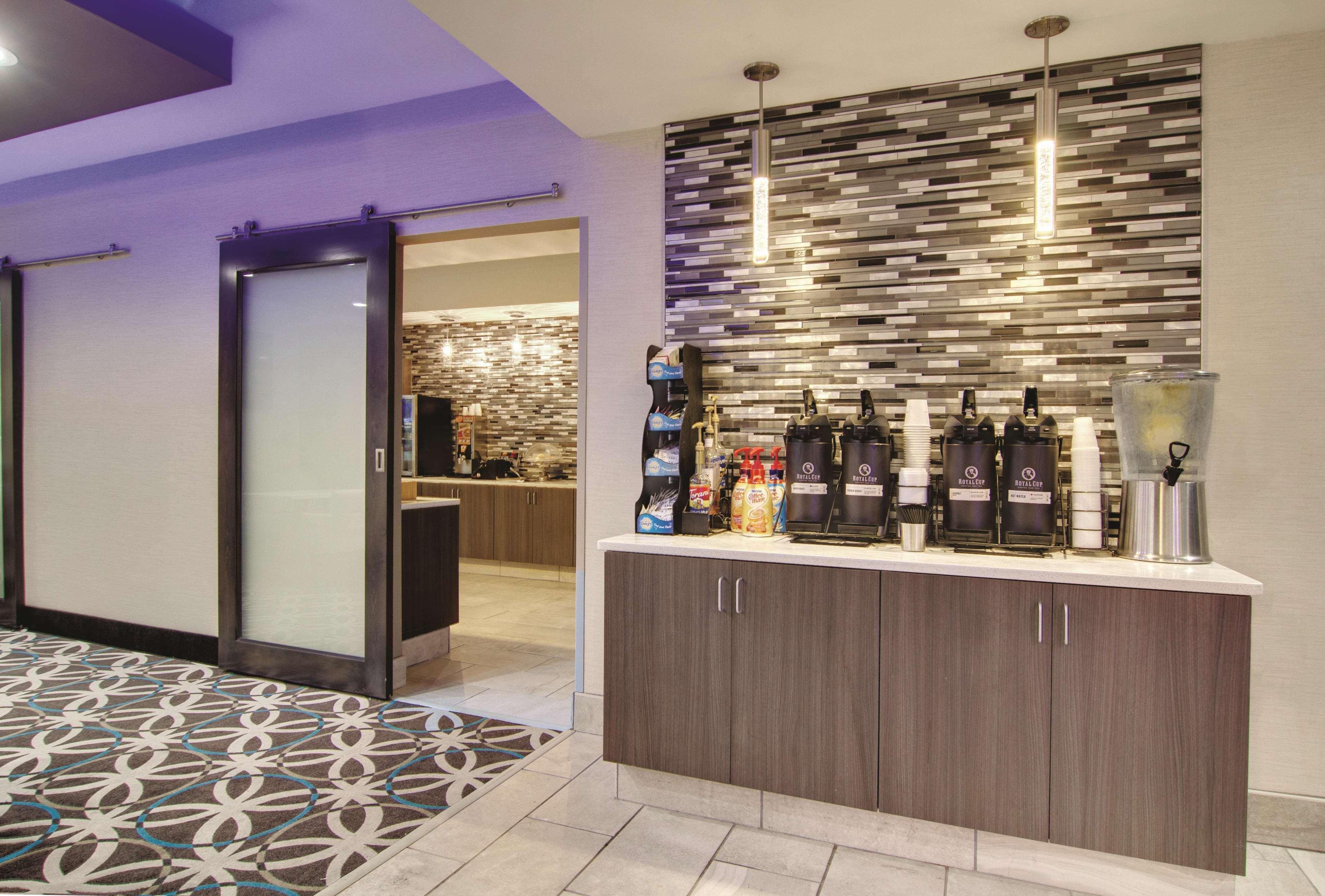 La Quinta By Wyndham Cleveland Airport West Hotel North Olmsted Bagian luar foto