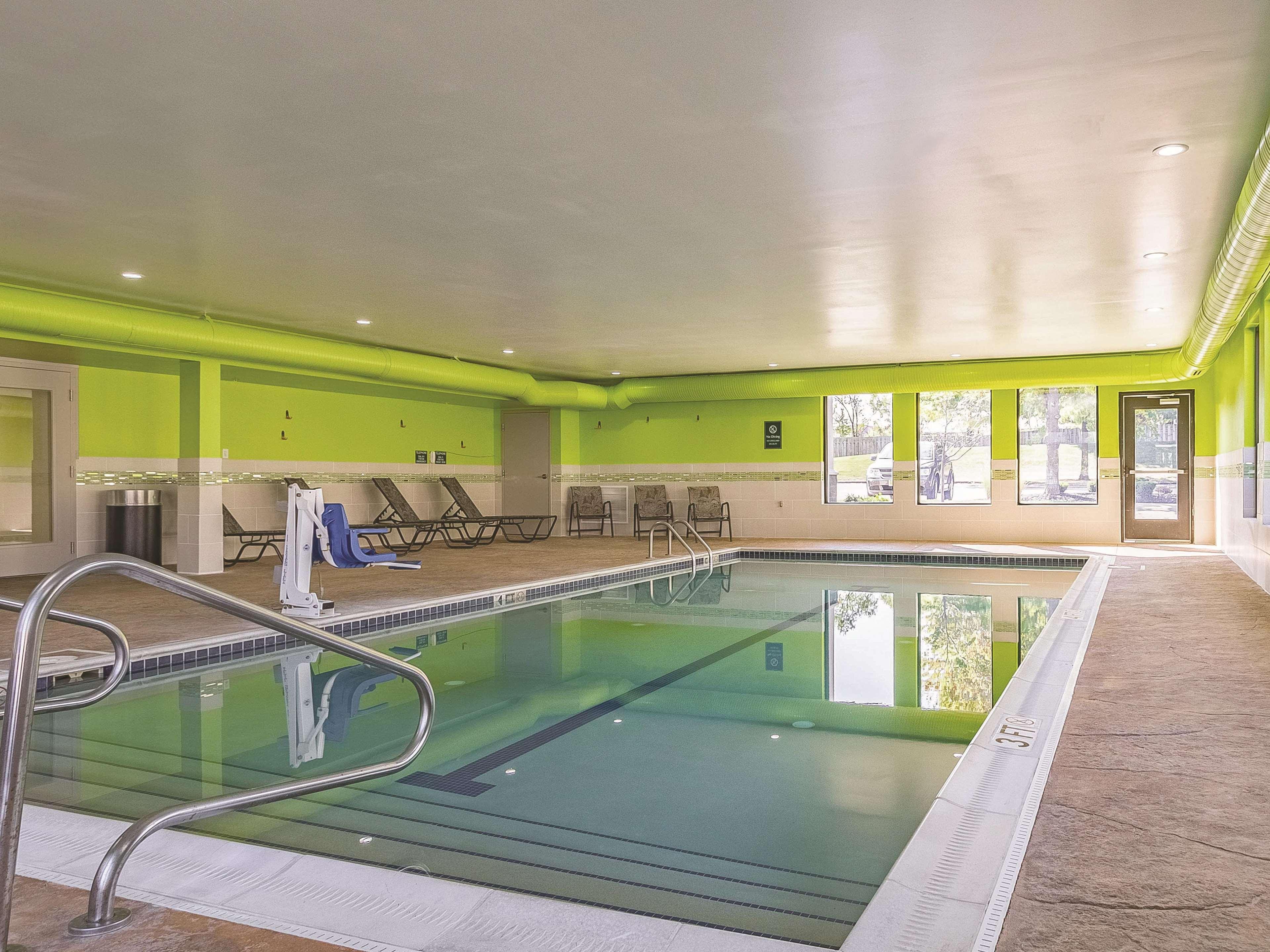La Quinta By Wyndham Cleveland Airport West Hotel North Olmsted Bagian luar foto