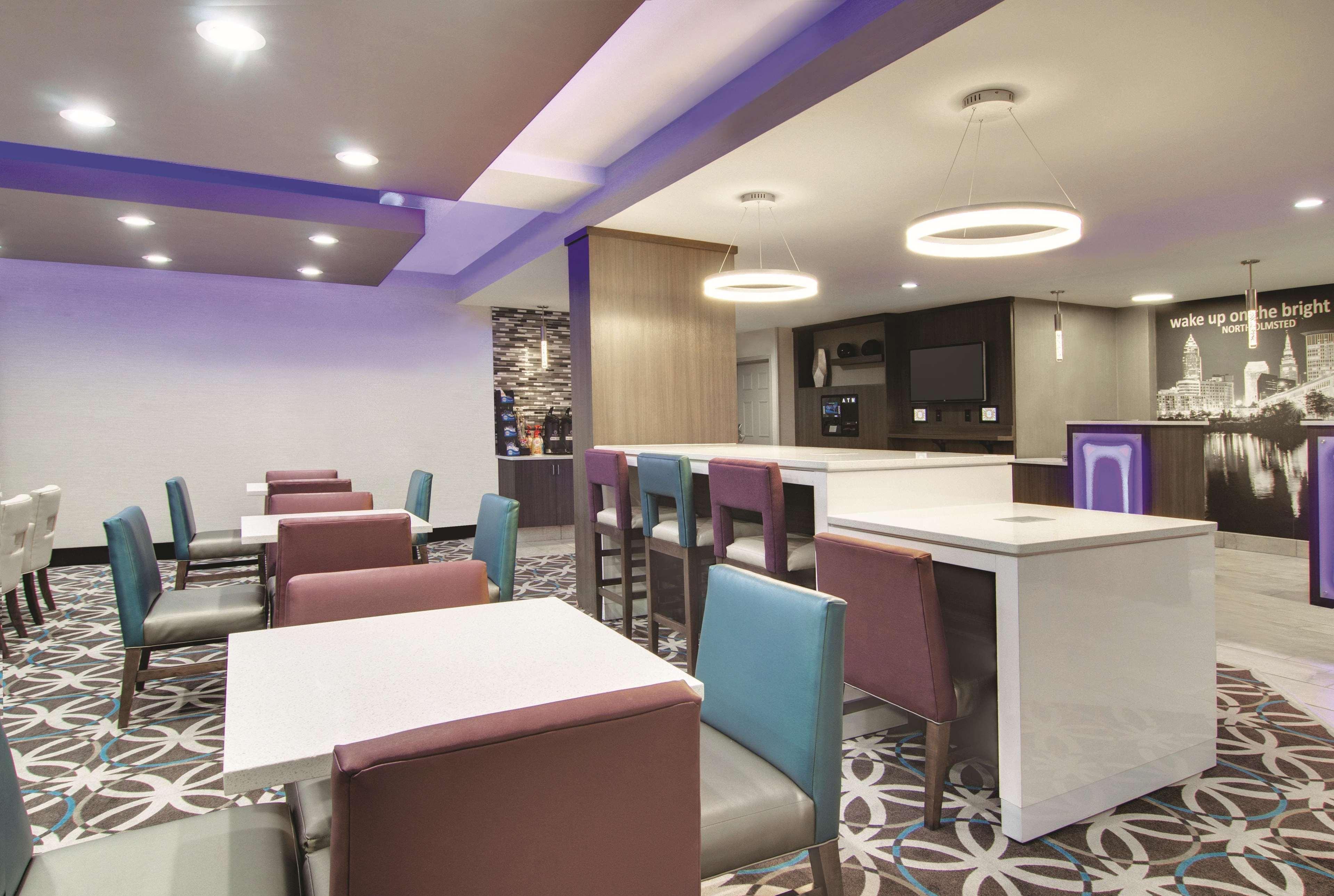 La Quinta By Wyndham Cleveland Airport West Hotel North Olmsted Bagian luar foto