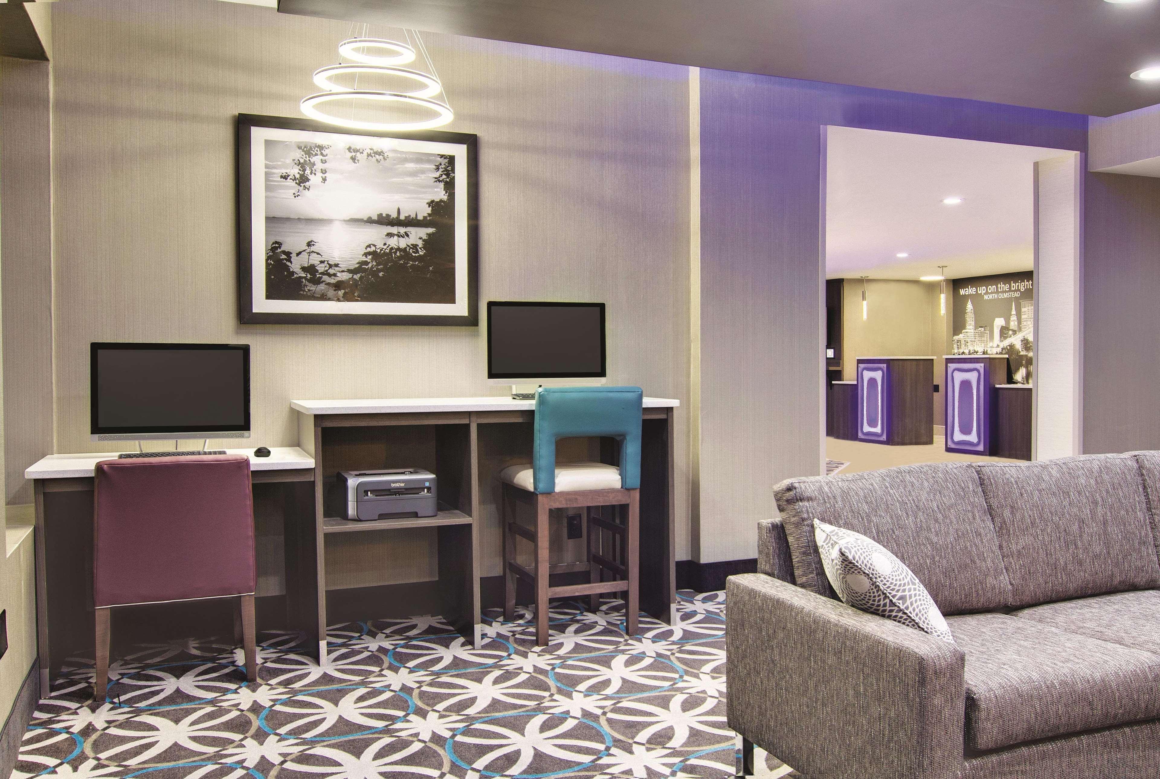 La Quinta By Wyndham Cleveland Airport West Hotel North Olmsted Bagian luar foto