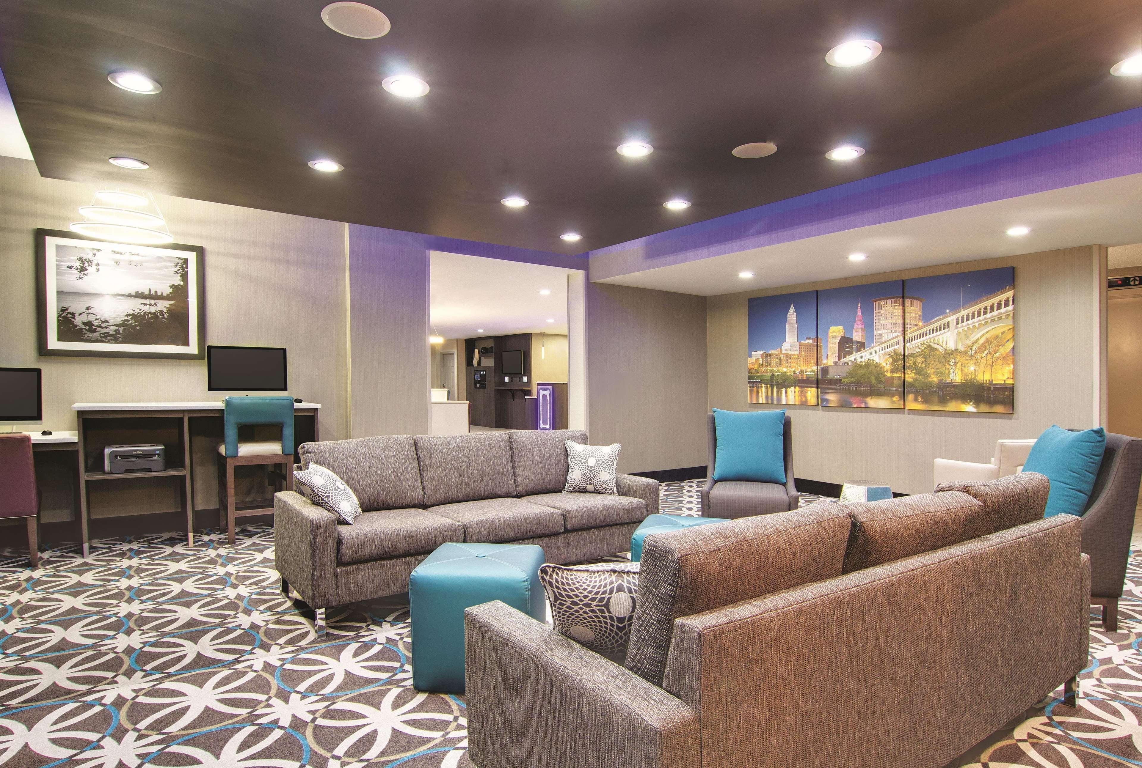 La Quinta By Wyndham Cleveland Airport West Hotel North Olmsted Bagian luar foto