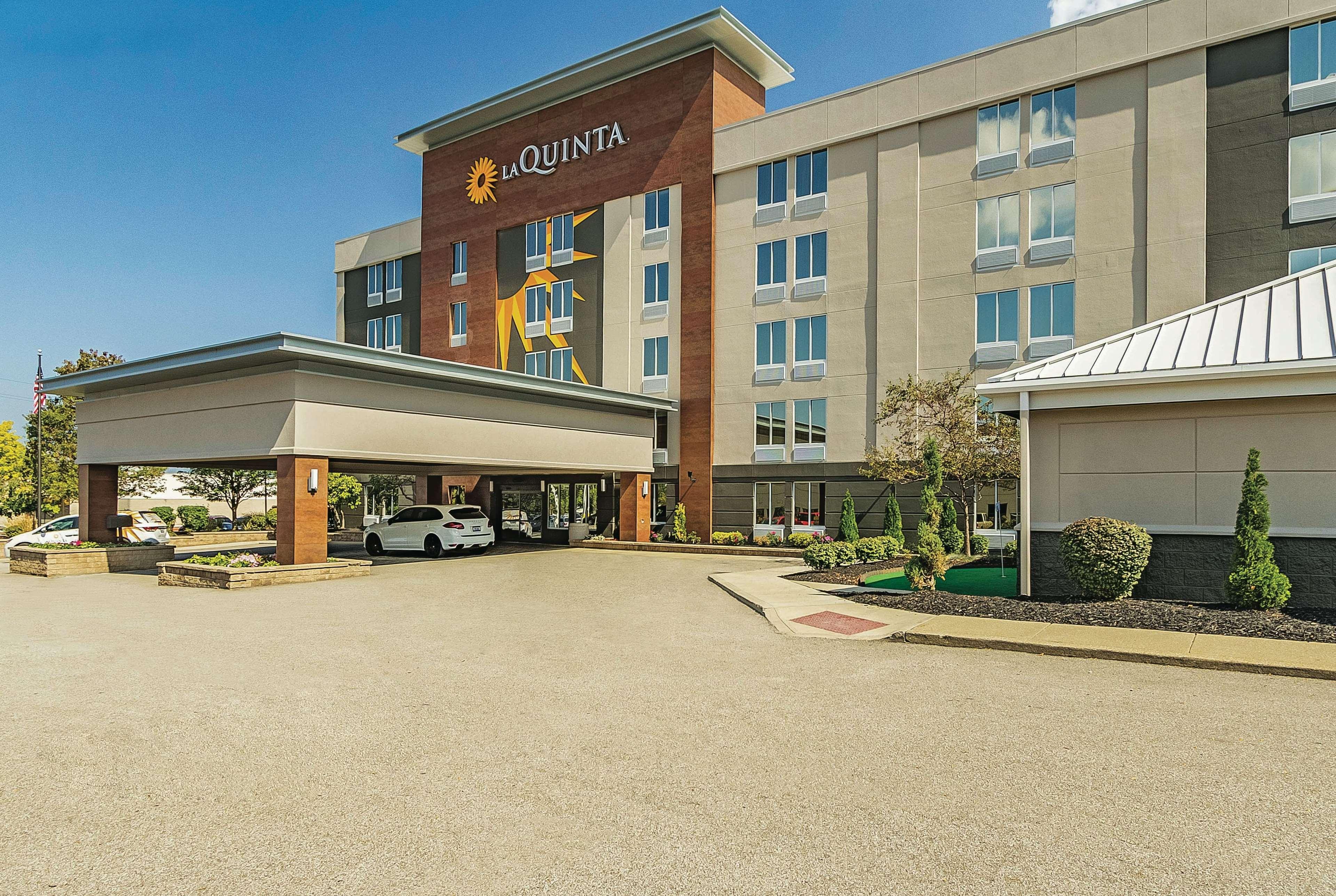 La Quinta By Wyndham Cleveland Airport West Hotel North Olmsted Bagian luar foto