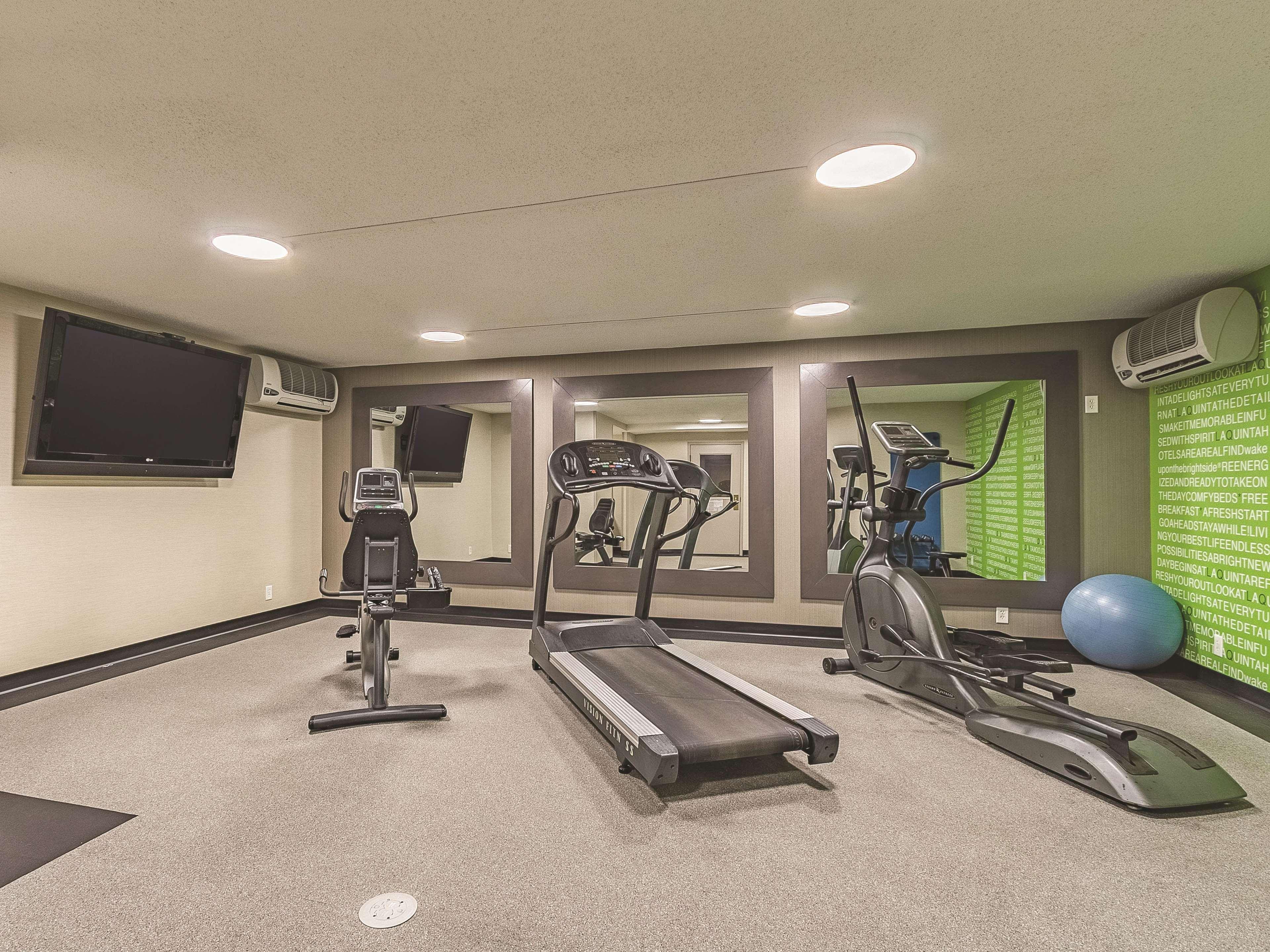 La Quinta By Wyndham Cleveland Airport West Hotel North Olmsted Bagian luar foto
