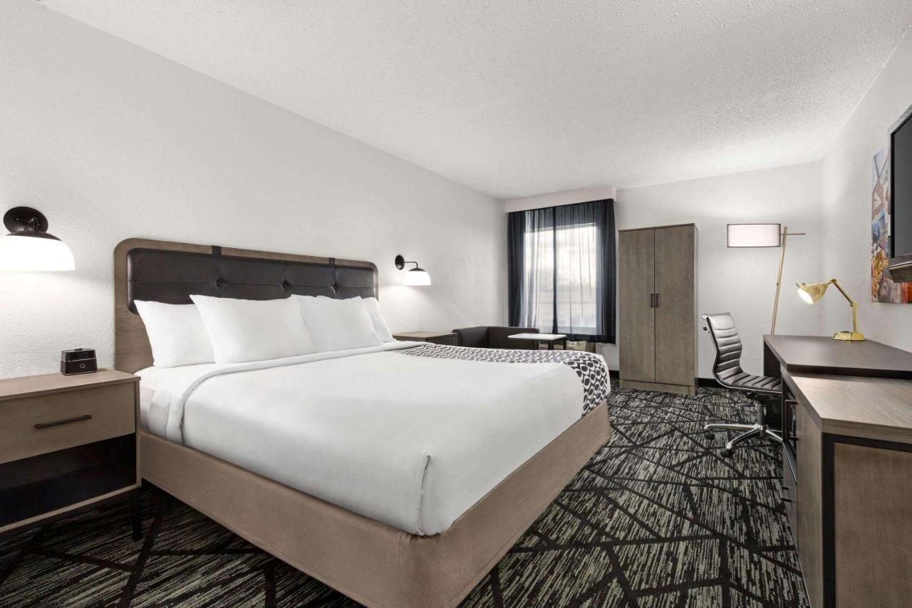 La Quinta By Wyndham Cleveland Airport West Hotel North Olmsted Bagian luar foto