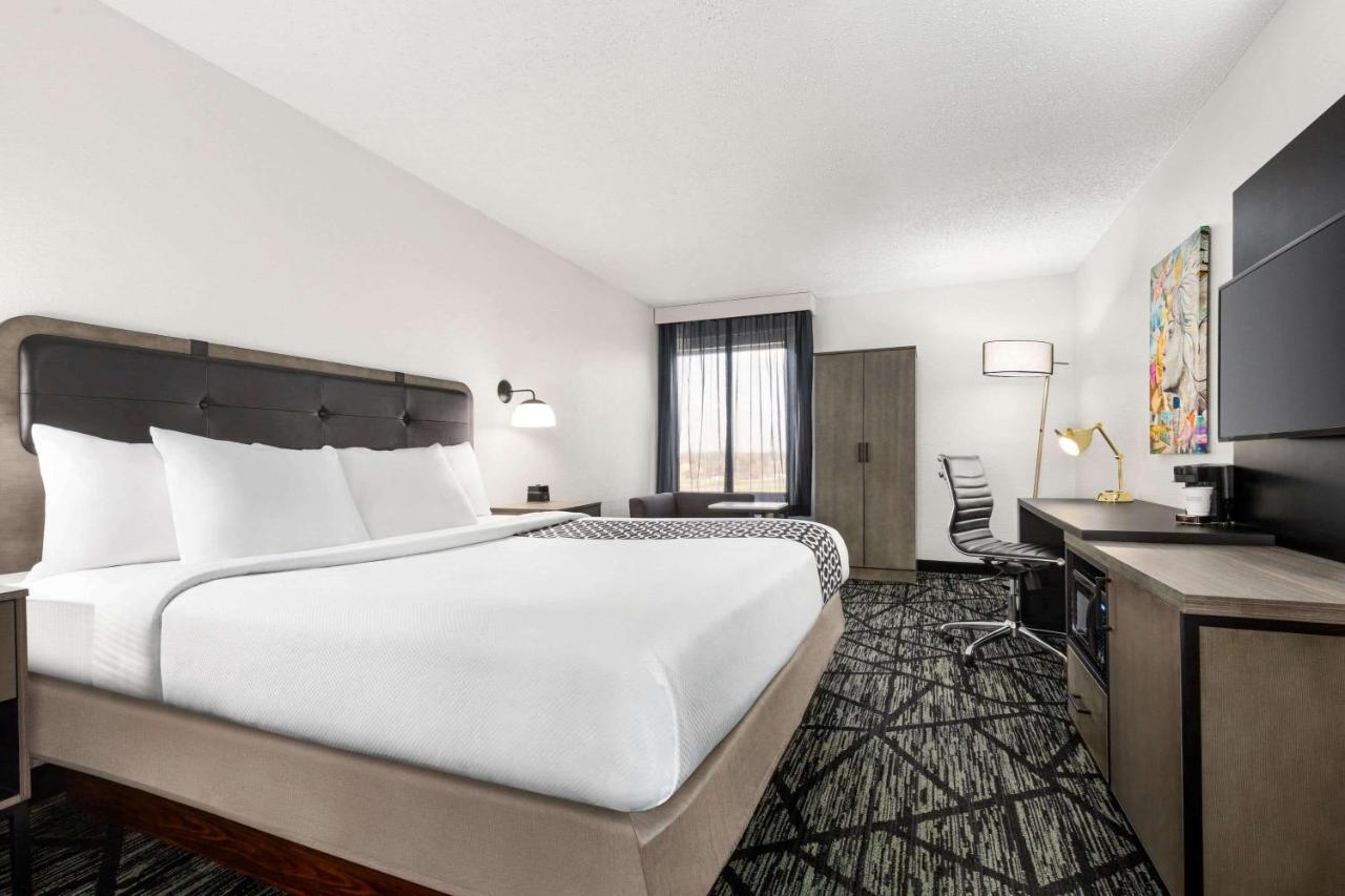 La Quinta By Wyndham Cleveland Airport West Hotel North Olmsted Bagian luar foto