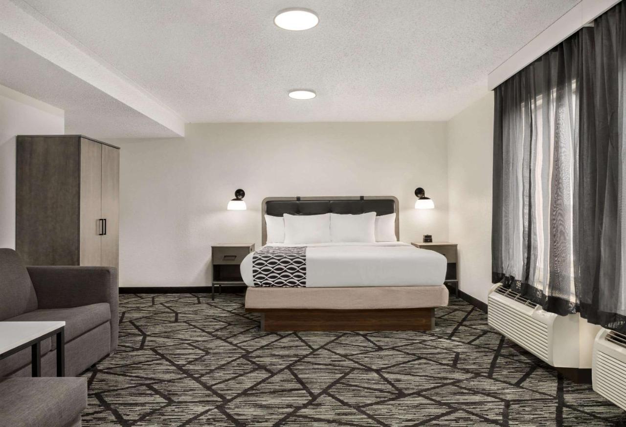 La Quinta By Wyndham Cleveland Airport West Hotel North Olmsted Bagian luar foto