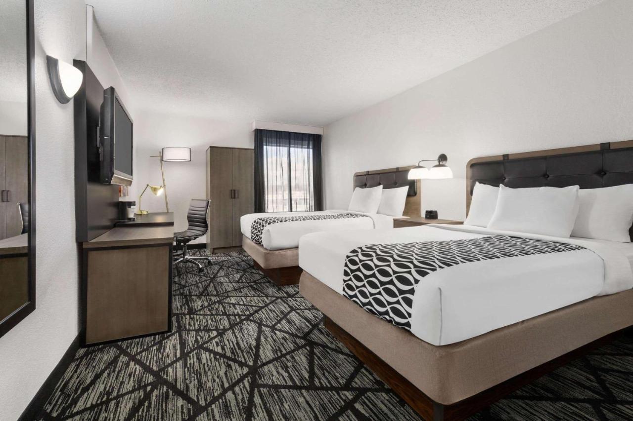 La Quinta By Wyndham Cleveland Airport West Hotel North Olmsted Bagian luar foto