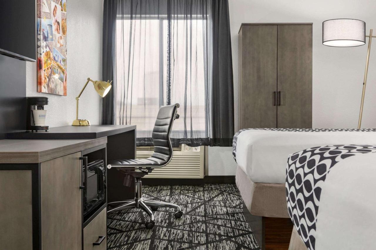 La Quinta By Wyndham Cleveland Airport West Hotel North Olmsted Bagian luar foto