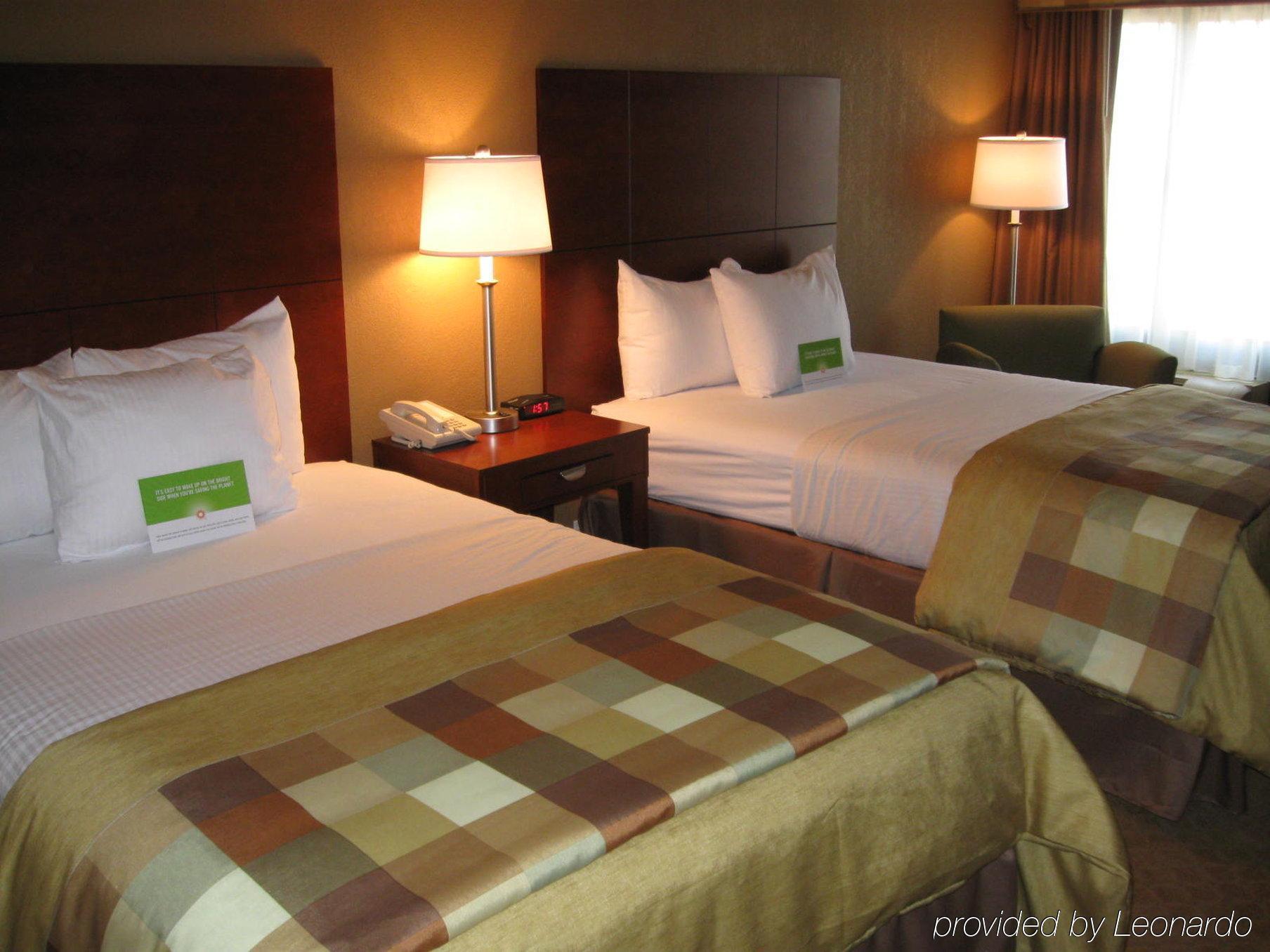 La Quinta By Wyndham Cleveland Airport West Hotel North Olmsted Bagian luar foto