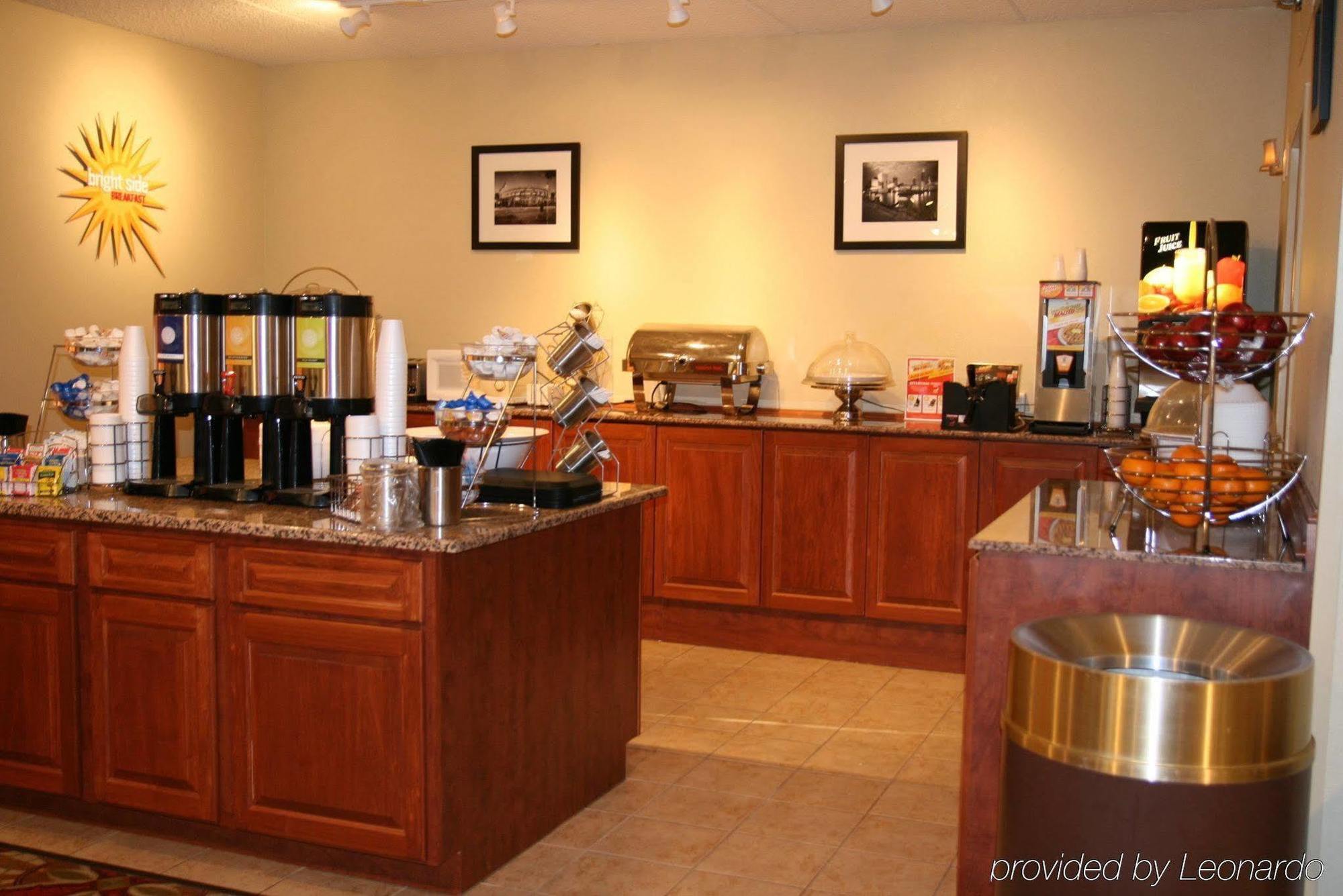 La Quinta By Wyndham Cleveland Airport West Hotel North Olmsted Bagian luar foto